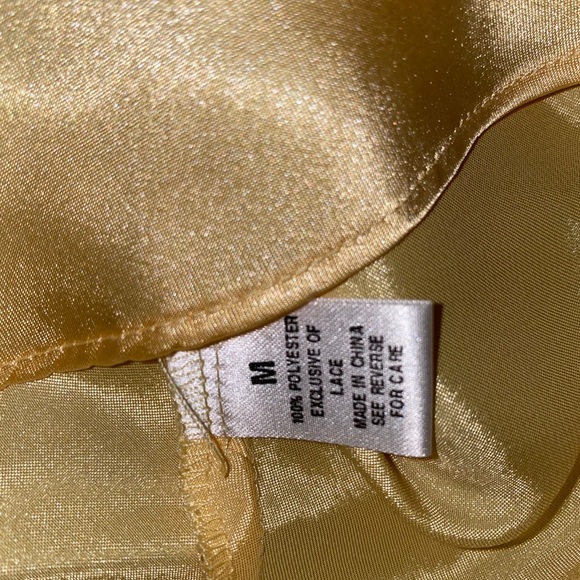 ‼️SOLD‼️silk lace top - Picture 4 of 4